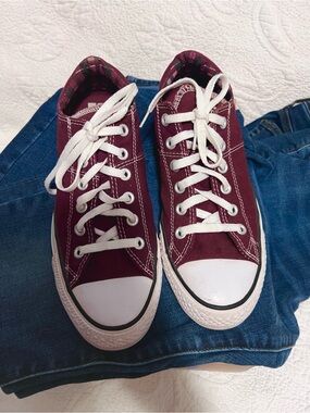 Converse Low Top Sneakers Burgundy with White